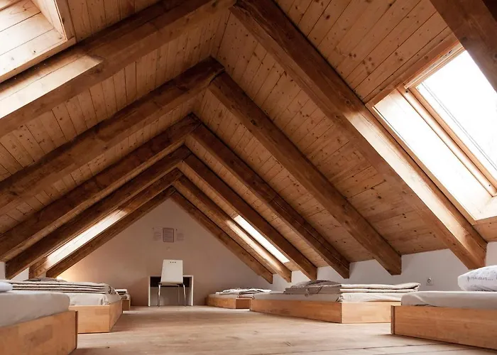 אכסניה Situla *